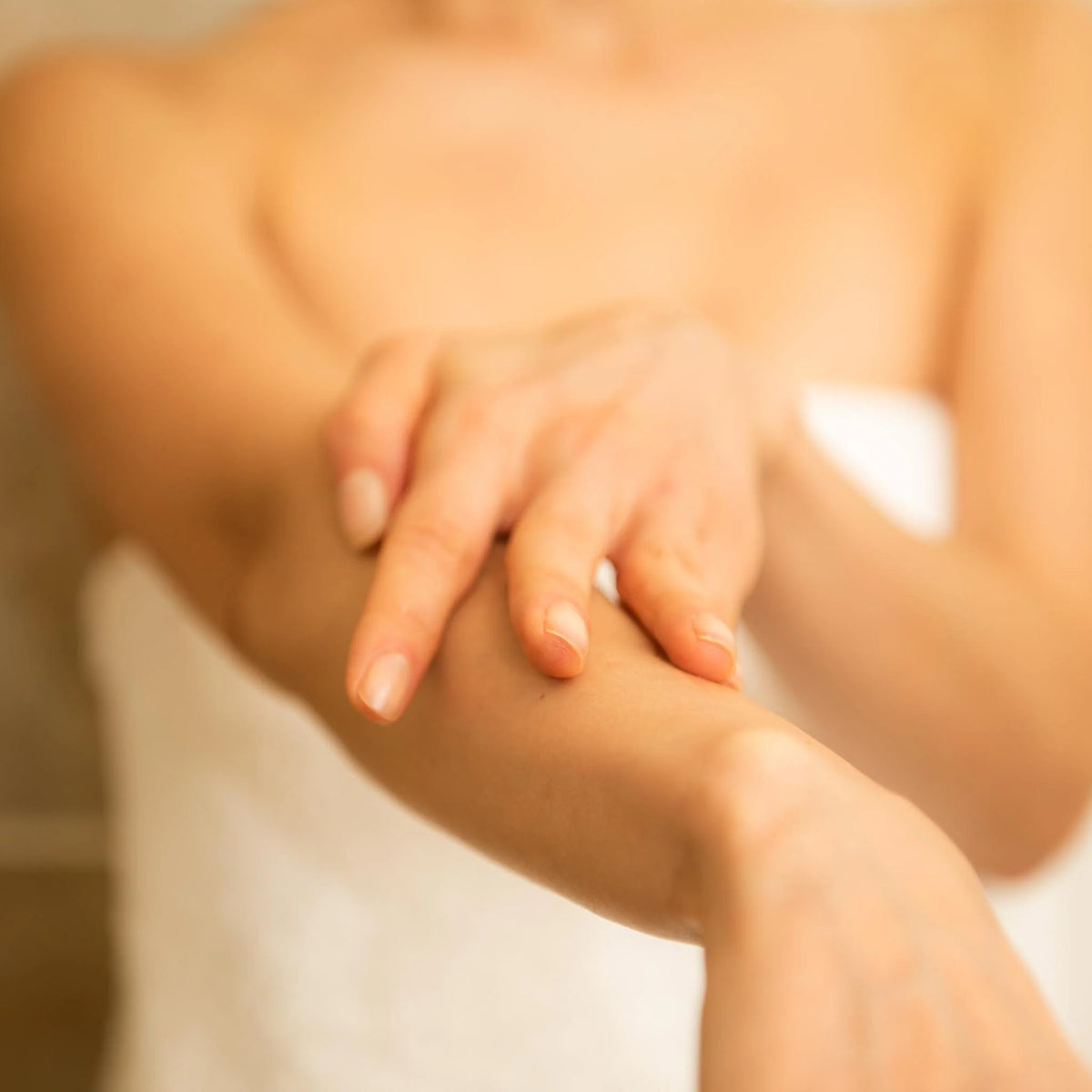 Afslappende massageolie med rosmarin, basilikum og eukalyptus