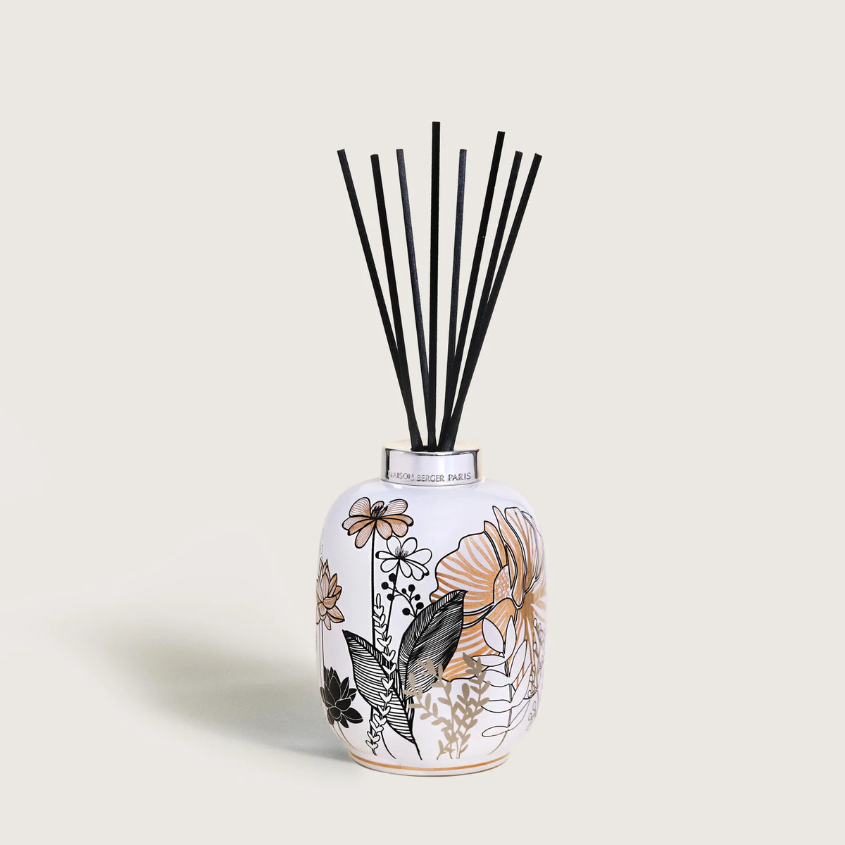 Hvid porcelæns duftdiffuser med blomsterdesign