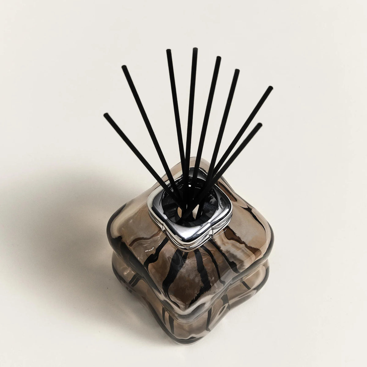 Maison Berger duftpinde med Cosy Musk i marmoreret flakon