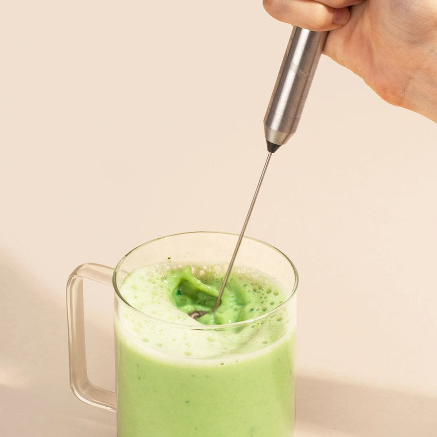 Elektrisk mælkeskummer til matcha latte med piskeris