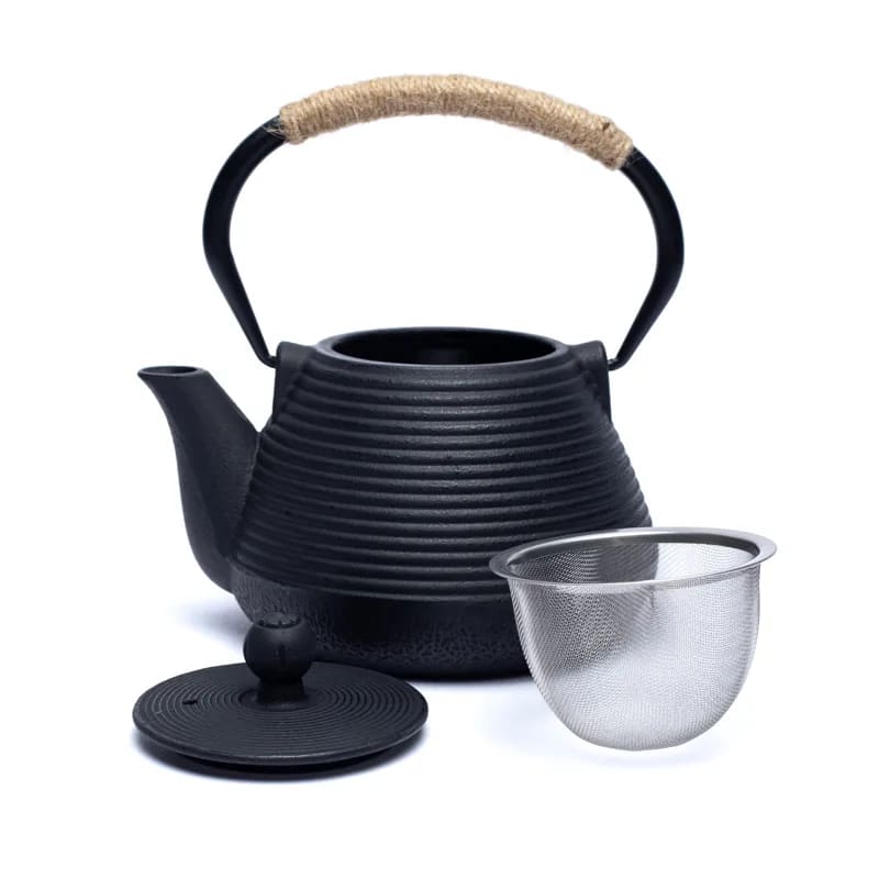 Sort te-kedel med infuser og låg til te-udstyr
