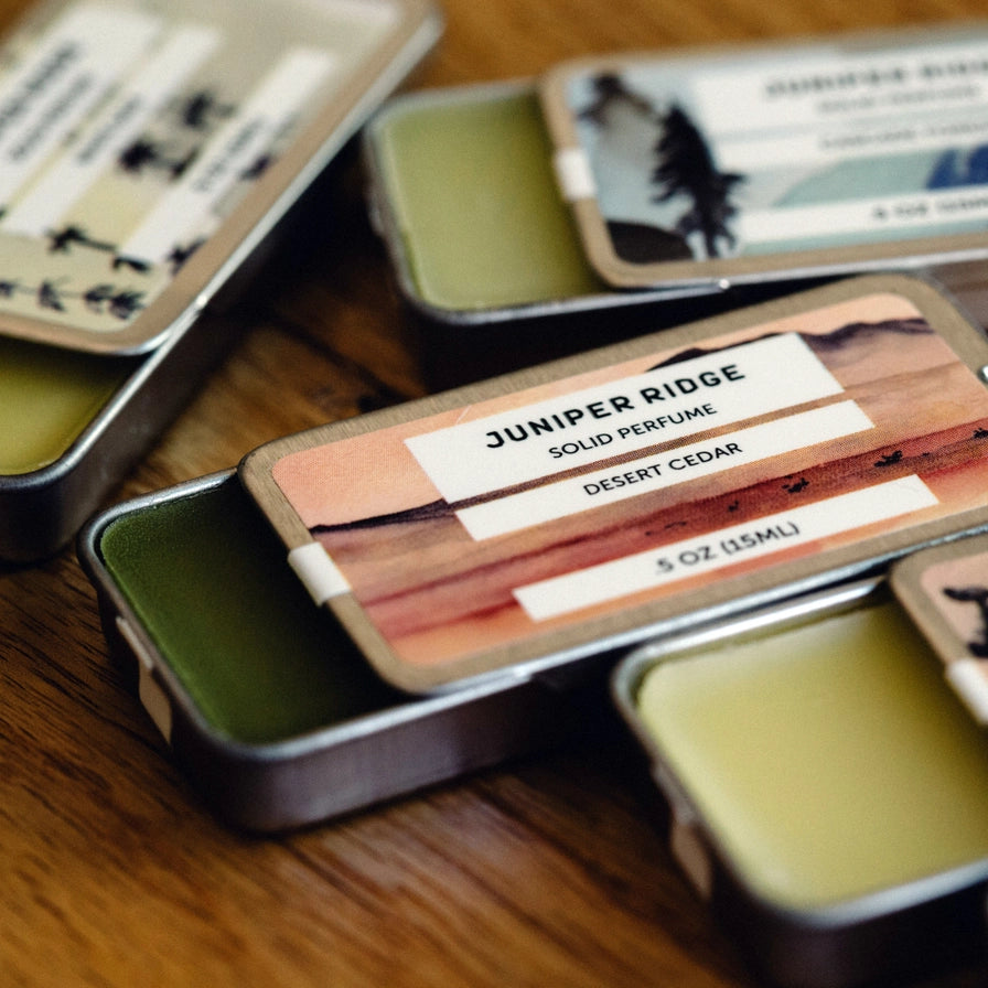 Solid parfume – Desert Cedar med cedertræ & ørkenduft, naturlig parfume, træagtig duft, rejseparfume, miljøvenlig kosmetik