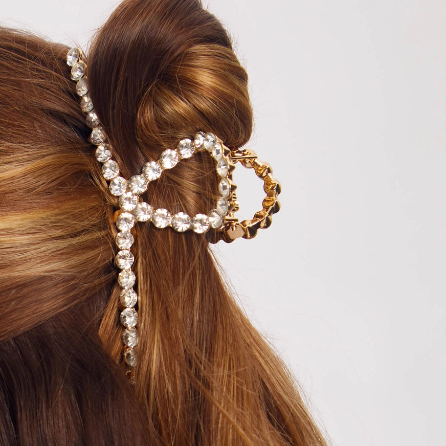 Hårklemme med rhinestones i håret, elegant hårpynt