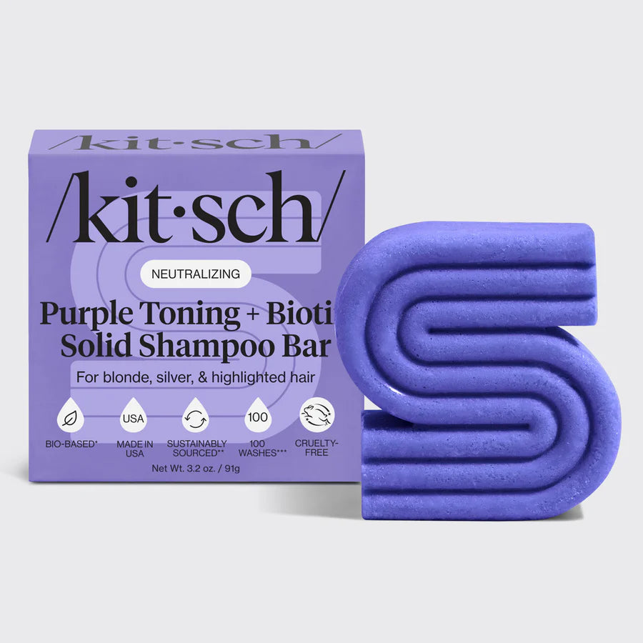KITSCH Biotin Purple Toning Shampoo Bar – verdens første solide lilla shampoo.
Neutraliserer gule toner, styrker håret og giver glans til blondt, gråt og farvet hår. Vegansk & Zero Waste.