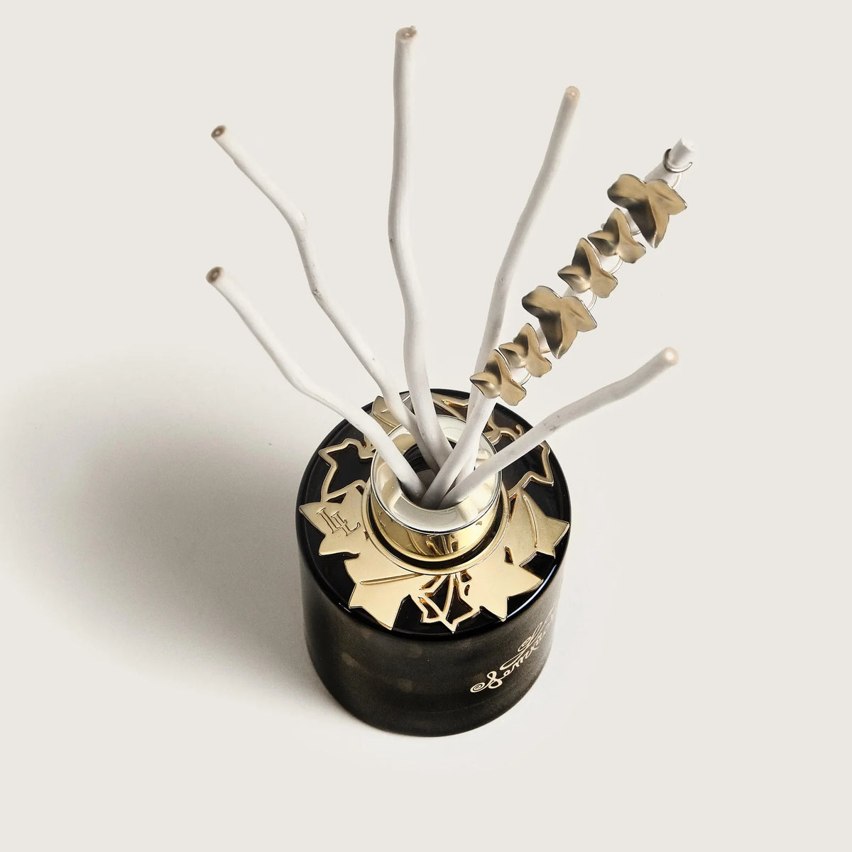 Original Maison Berger parfume med signaturduft i elegant emballage med blomsterdesign