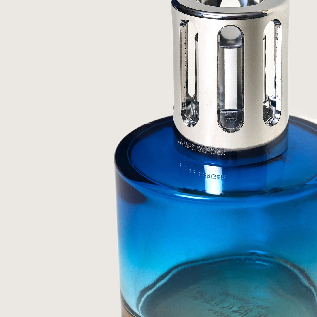 Nærbillede af Maison Berger duftlampe og metalbrænder