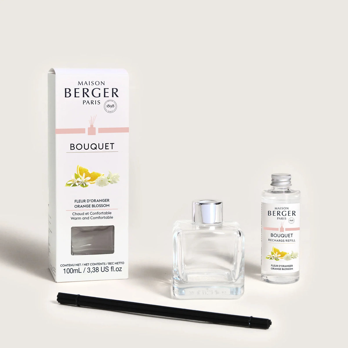 Elegant flakon med Orange Blossom fra Maison Berger Paris. Let blomsterduft med neroli, jasmin og honning – komplet sæt med duftpinde.