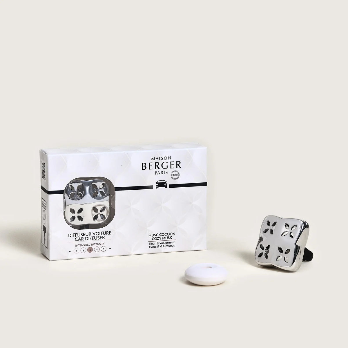 Elegant bil diffuser med duften Cosy Musk – en varm, ren og beroligende musk duft, der skaber velvære på hver køretur.