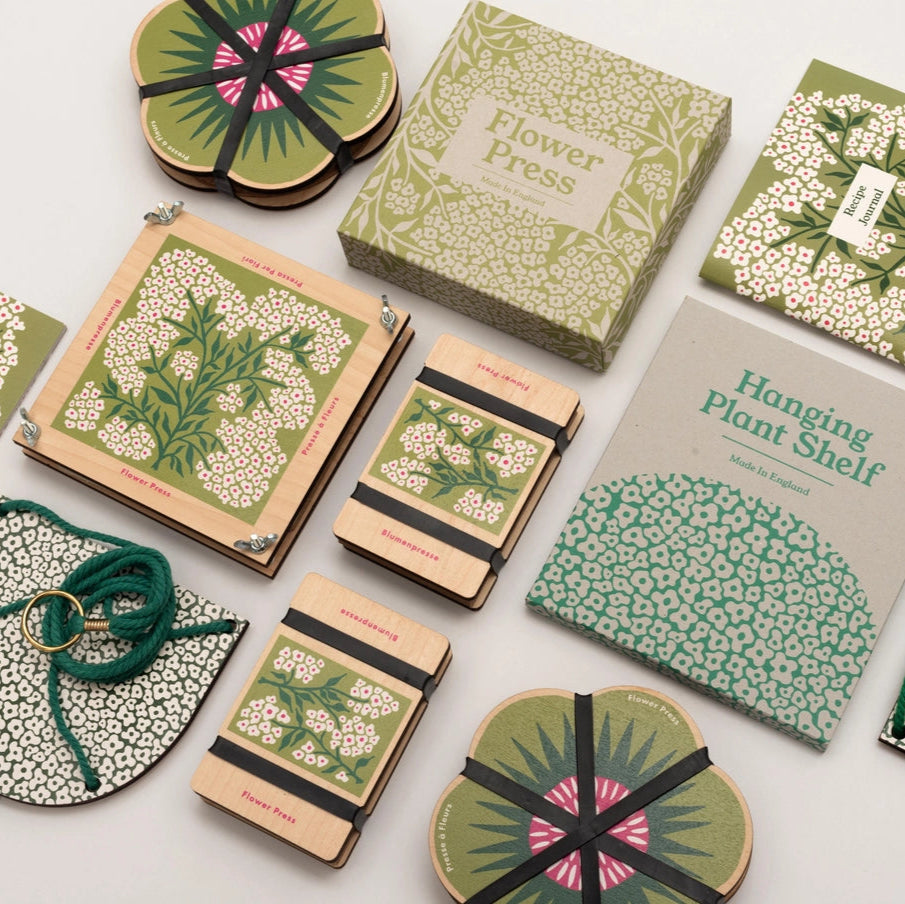 Kreativ blomsterpresser i træ med farverige blomstermotiver til hobbyprojekter