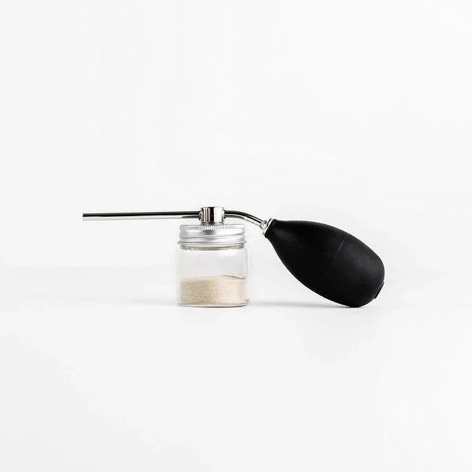 Miljøvenlig tørshampoo dispenser til naturlig hårpleje