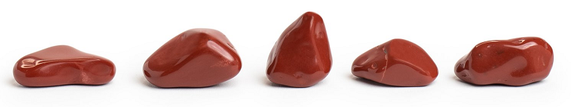Red Jasper tromlesten – polerede krystaller for styrke &amp; balance | Studio Buus