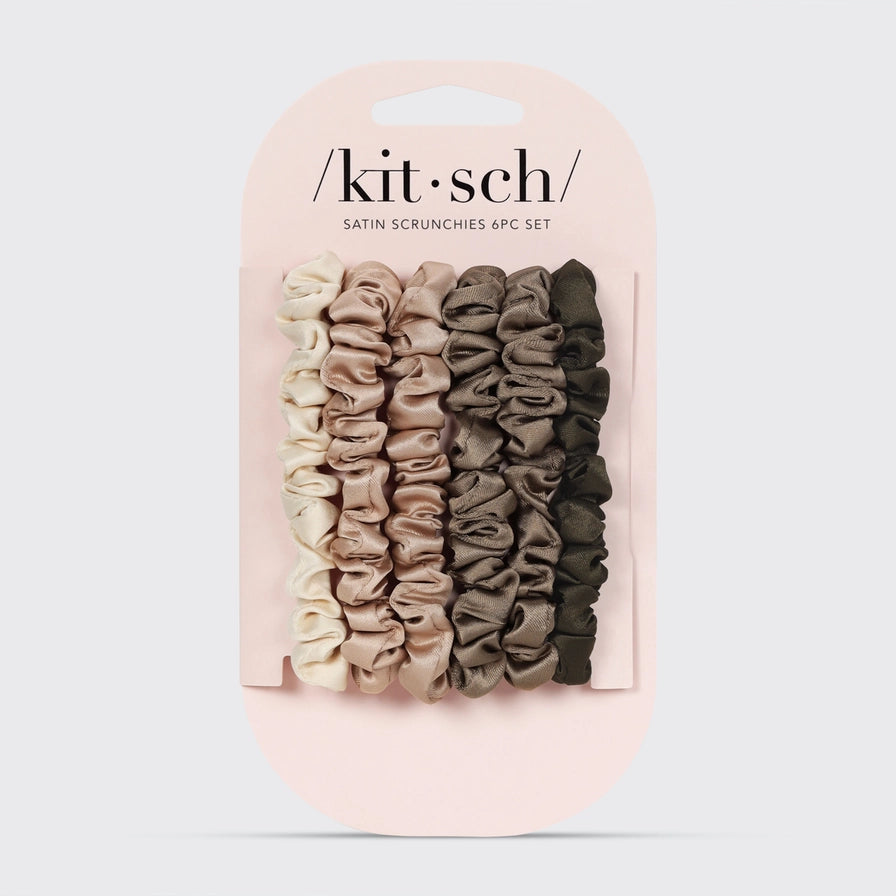 KITSCH Satin Scrunchies – 6 stk. skånsomme hårelastikker i bæredygtig satin. Beskytter håret mod brud og frizz, og giver et elegant look til hverdag og nat.