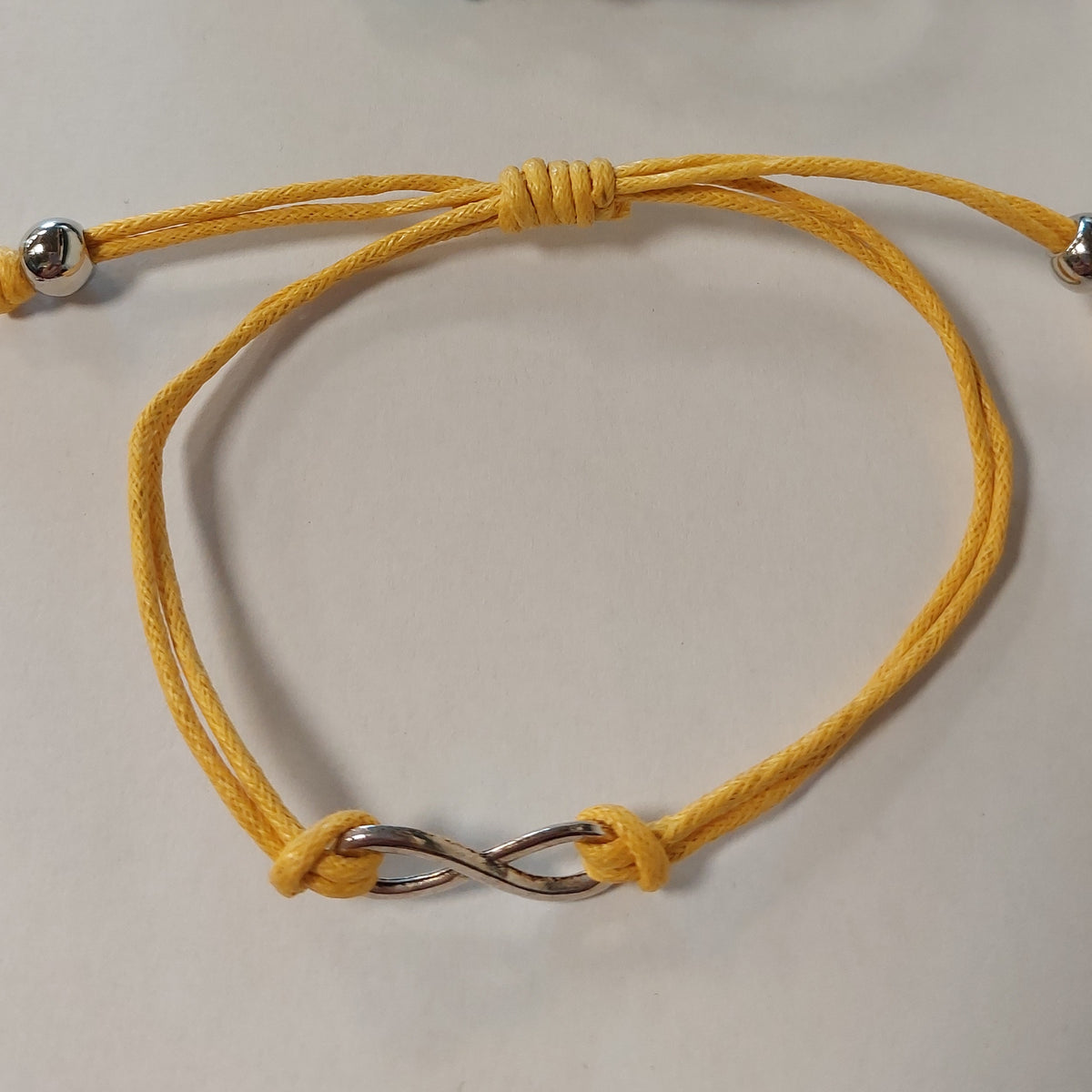 Lilla justerbart armbånd med sølvkugle, trendy smykke, symbol på uendelige muligheder