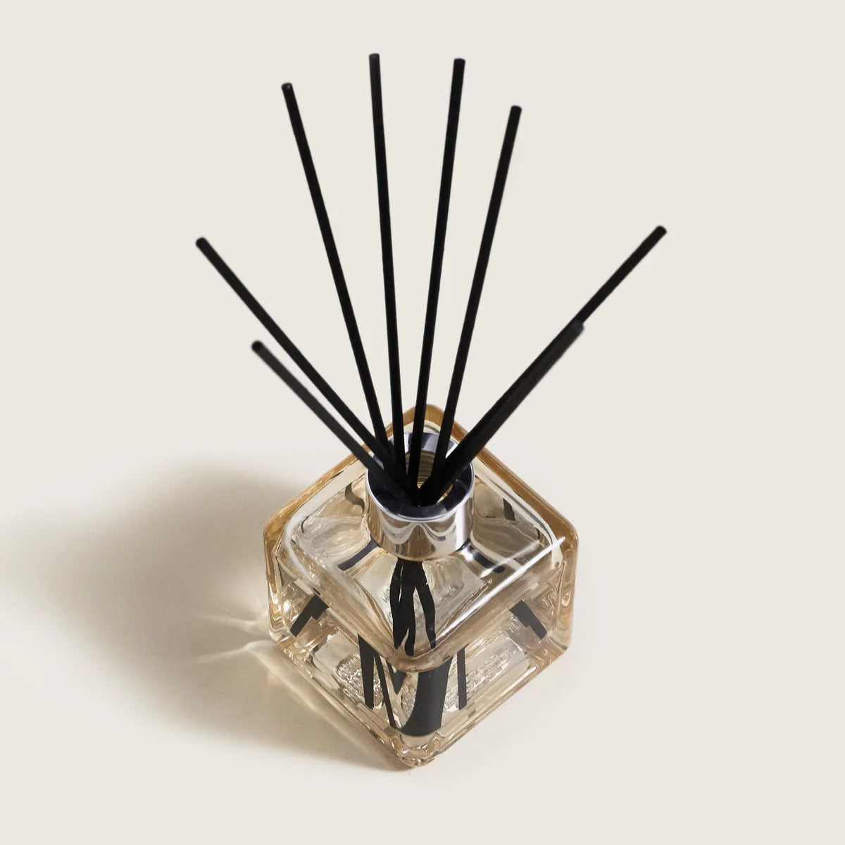 Maison Berger duftpinde med cube flakon og sorte duftpinde til hjemmeduft