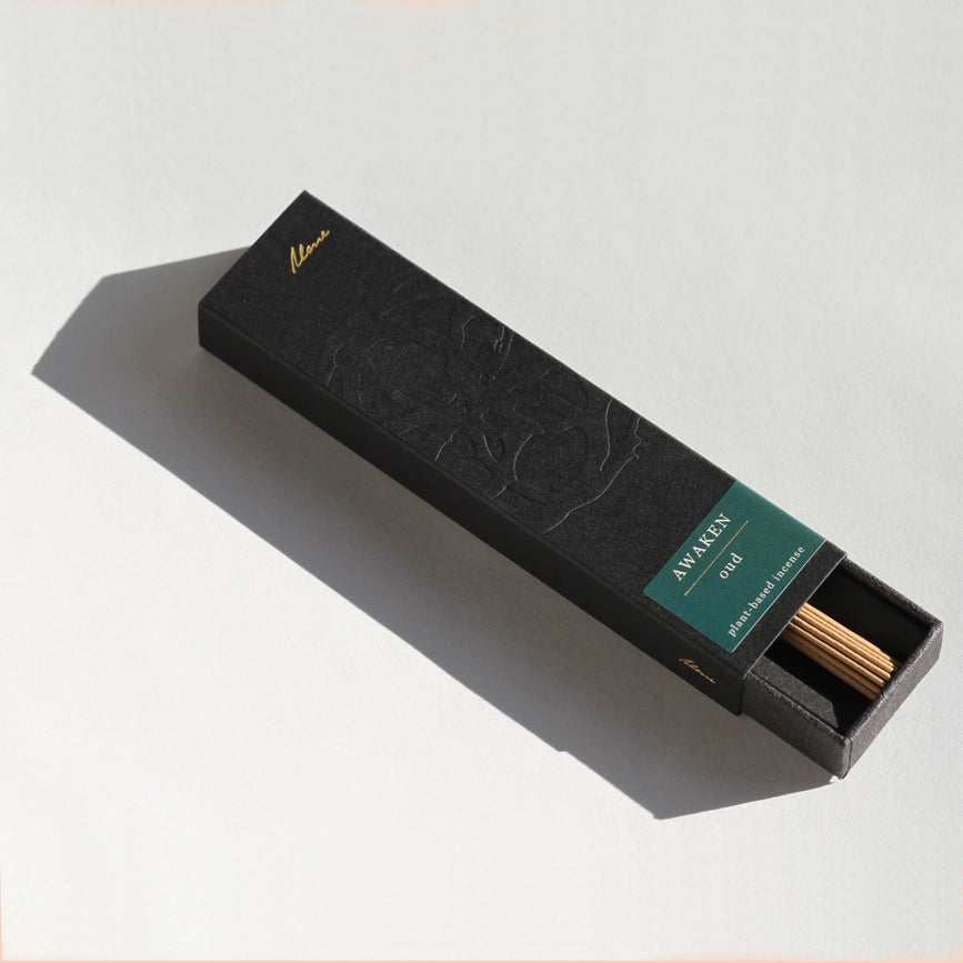 Skab en luksuriøs og beroligende atmosfære med Awaken røgelse fra UME Incense. Perfekt til dig, der ønsker at løfte din daglige praksis og bringe harmoni til dit hjem.