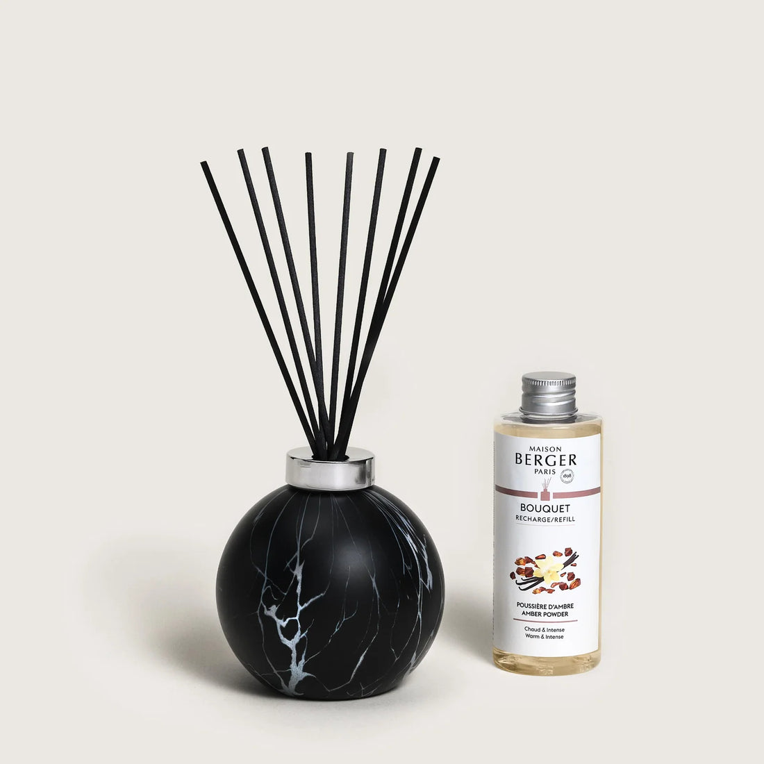 Sort marmorfad til duftpinde med sorte duftpinde og Maison Berger parfume