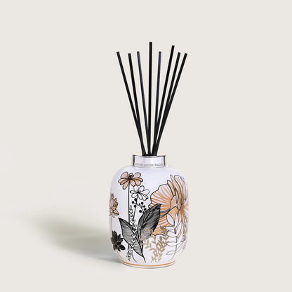 Hvid porcelæns duftdiffuser med blomsterdesign
