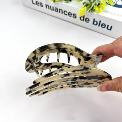Tortoise mønster hårklemme i recycled plast, skånsom og holdbar håraccessory