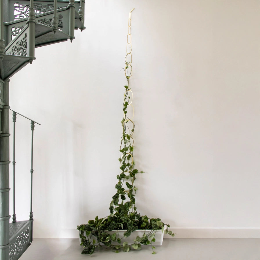 Hængende blomsterstøtte i gyldent messing til indendørs planter