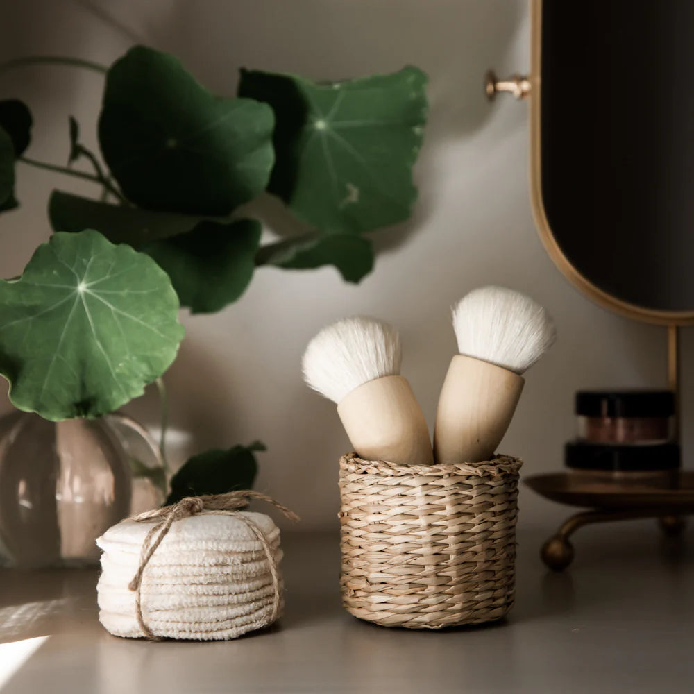 Håndlavet makeup børste med gedehår i skandinavisk design