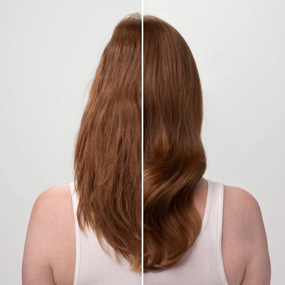 Redhead kvinde med glat, skinnende hår set bagfra