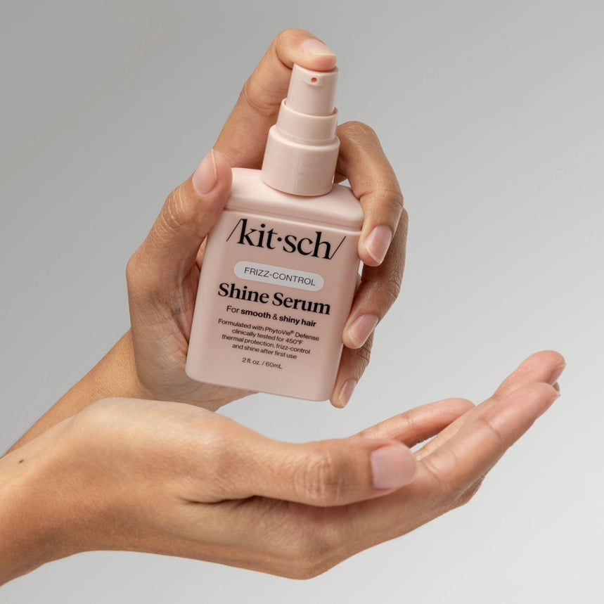 Et must-have serum til dig, der ønsker glansfuldt, velplejet og frizz-frit hår – med varmebeskyttelse og let finish i én og samme formel