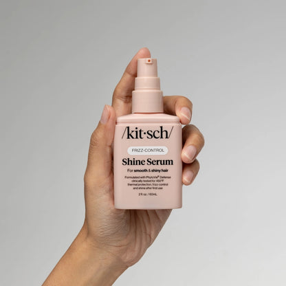 Et must-have serum til dig, der ønsker glansfuldt, velplejet og frizz-frit hår – med varmebeskyttelse og let finish i én og samme formel