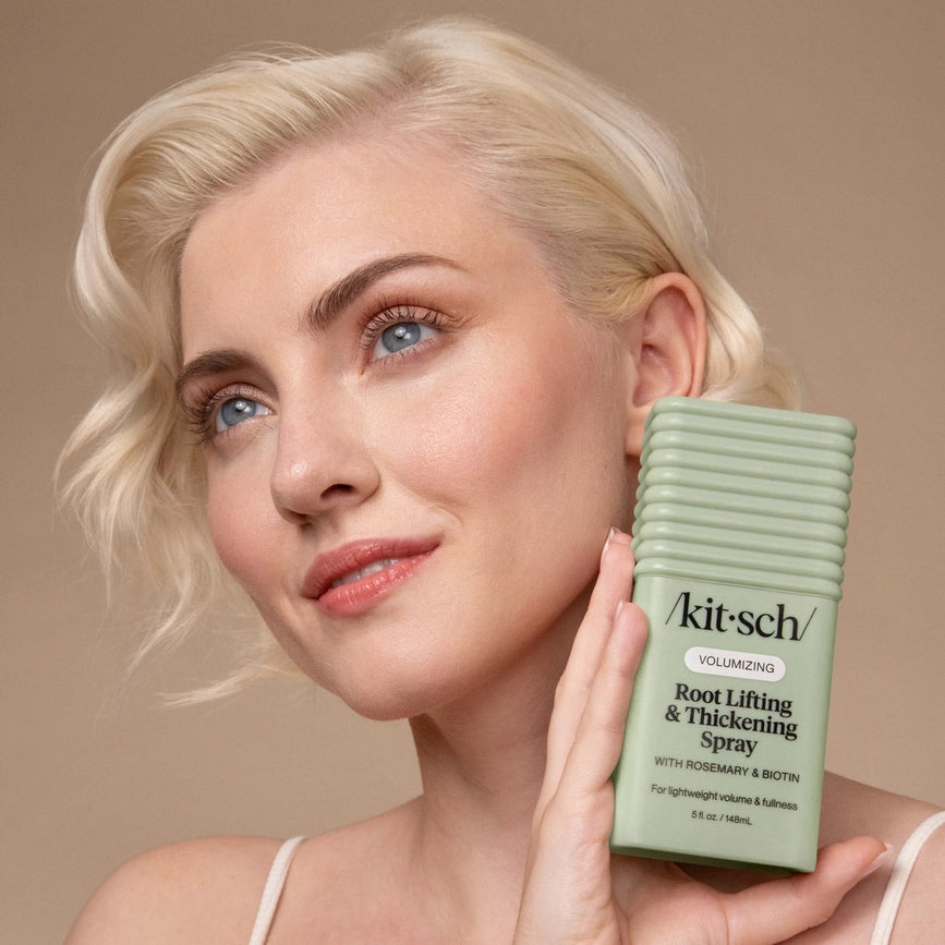 Let volume spray, der løfter håret ved rødderne og giver et fyldigere look – uden at tynge.