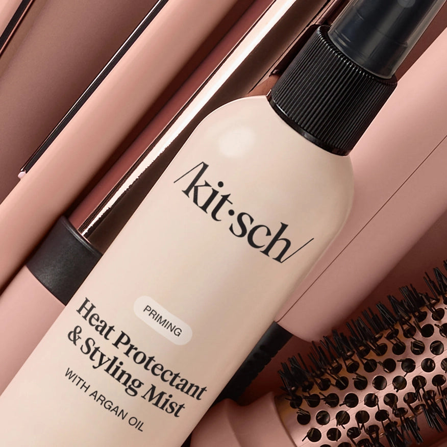 Kitsch varmebeskyttende styling mist flaske på hylde med makeup