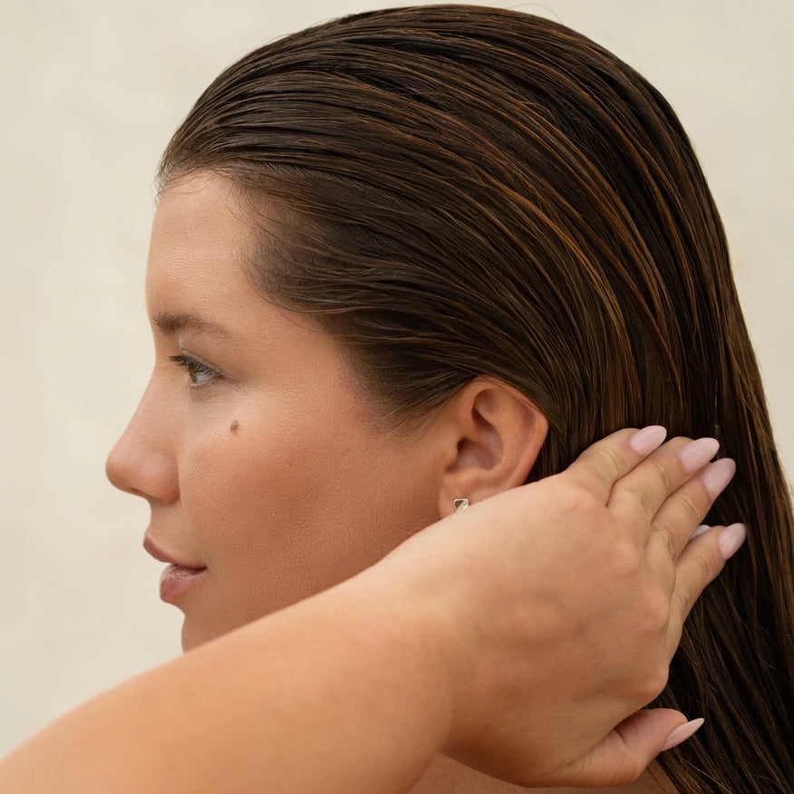 KITSCH Smoothing Air Dry Crème – stylingcreme til krøller &amp; frizz. Definerer bølger, tæmmer krus i 24 timer og giver glansfuldt hår uden varme. Vegansk &amp; bæredygtig.