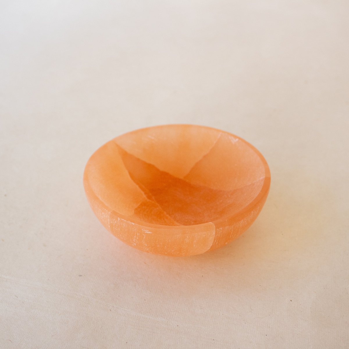 Orange selenit krystalskål med blød glans