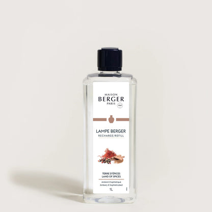 Gør dit hjem til en oase med orientalsk duft med Land of Spices duften, der er en perfekte balance mellem krydret friskhed og varme!