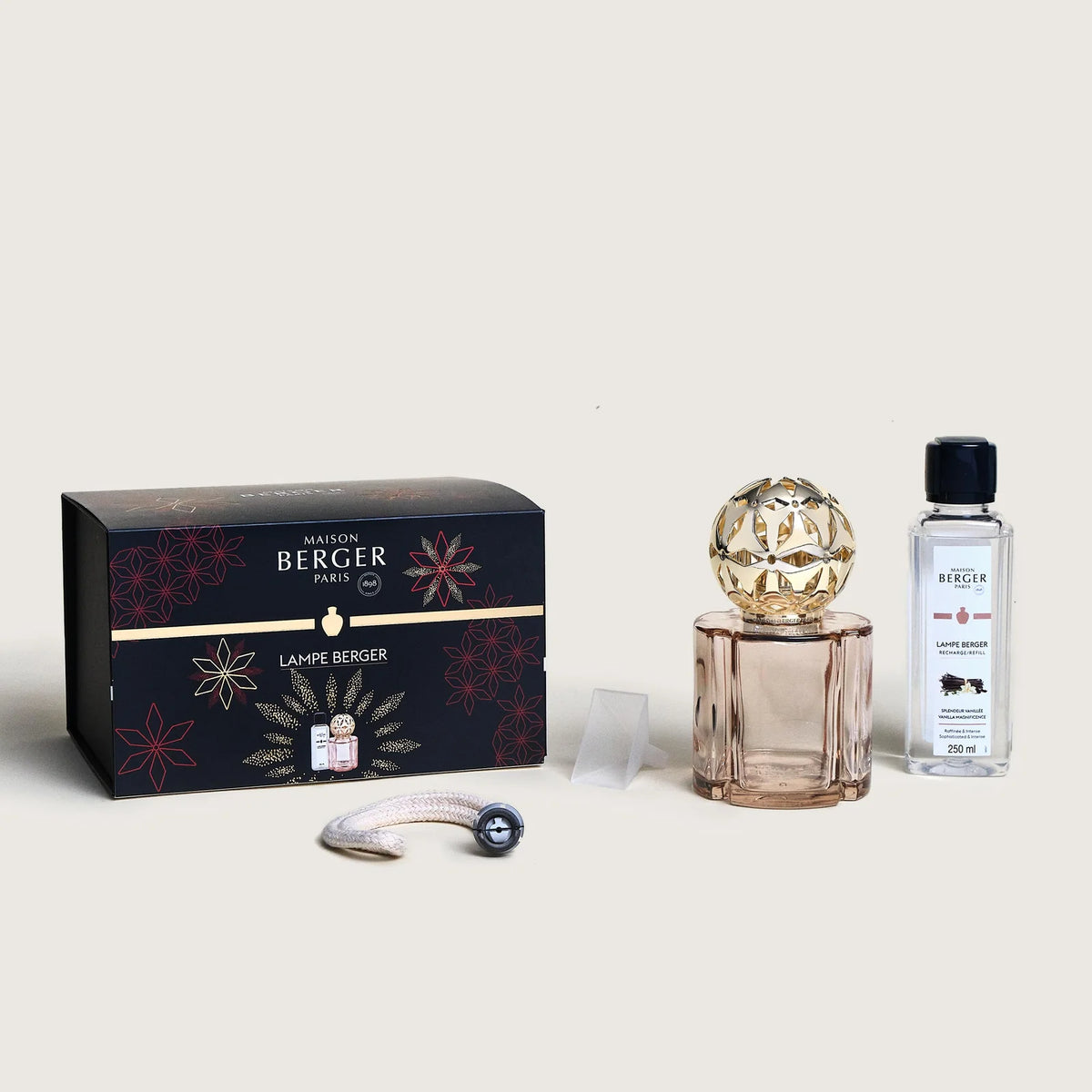 Elegant Lampe Berger gavesæt i nude glas med Vanilla Magnificence. Renser luften og tilfører rummet en varm, luksuriøs vaniljeduft.
