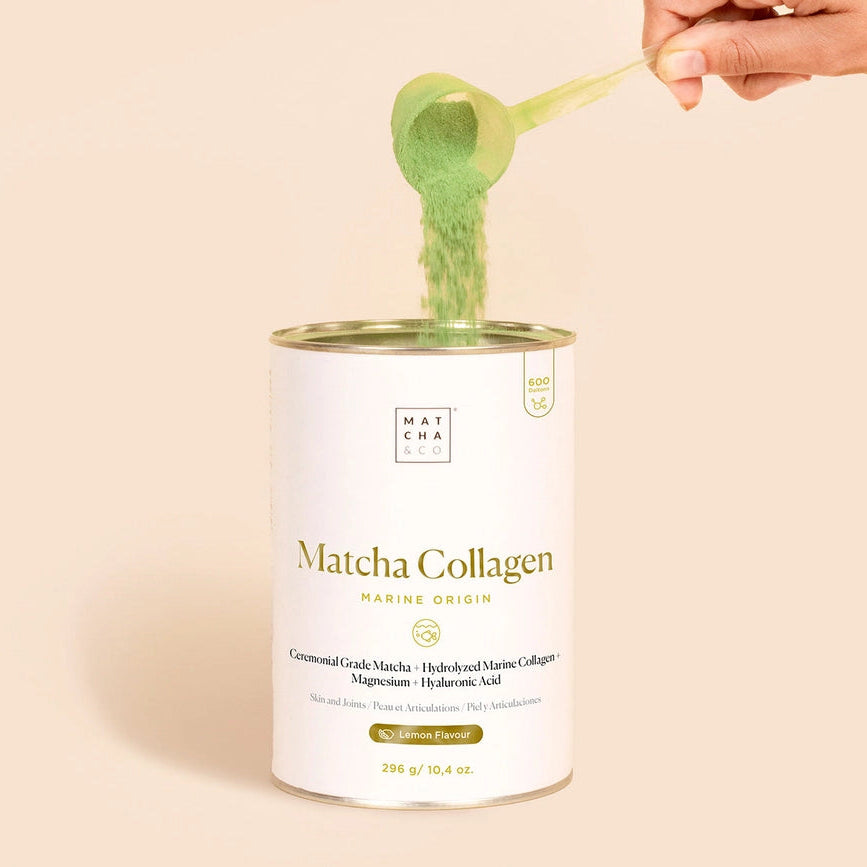 Matcha Collagen pulver der bliver blandet i glas