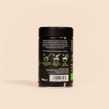 Lukkede økologiske matcha-krukker med japansk matcha fra Kyoto