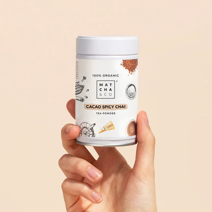 Økologisk cacao chai te pulver med krydderier og varm drik