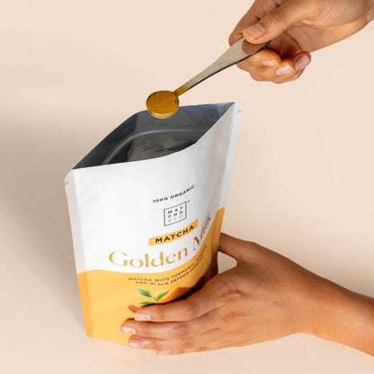 Detaljeret visning af Golden Milk emballage med ingrediensliste og brugsanvisning