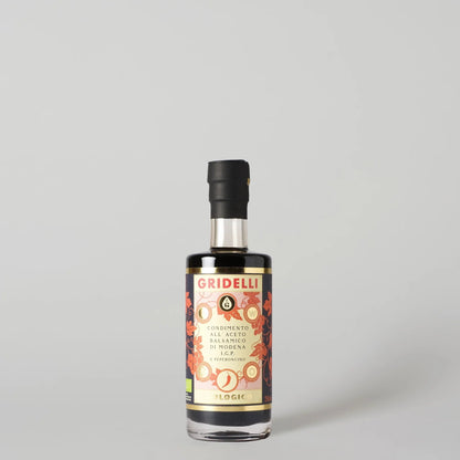 Økologisk mørk chili balsamico fra Modena i glasflaske med etikette