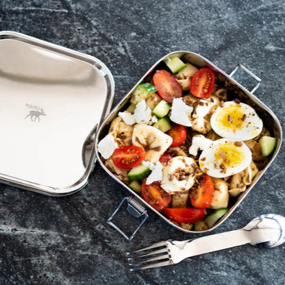 Frokostboks med salat og æg til madpakke