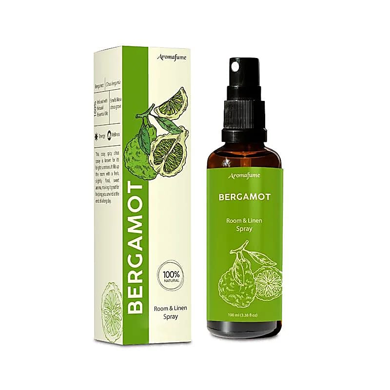 Aromafume Roomspray med Bergamot – naturlig duftspray med æteriske olier. Frisk citrusduft, der skaber energi, ro og balance i hjemmet.