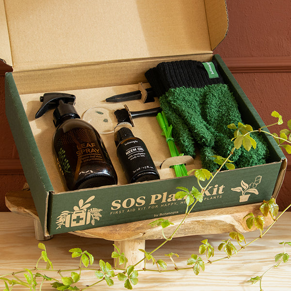 SOS Plant Kit med sprøjte, neem olie, grønne handsker og værktøj til plantepleje