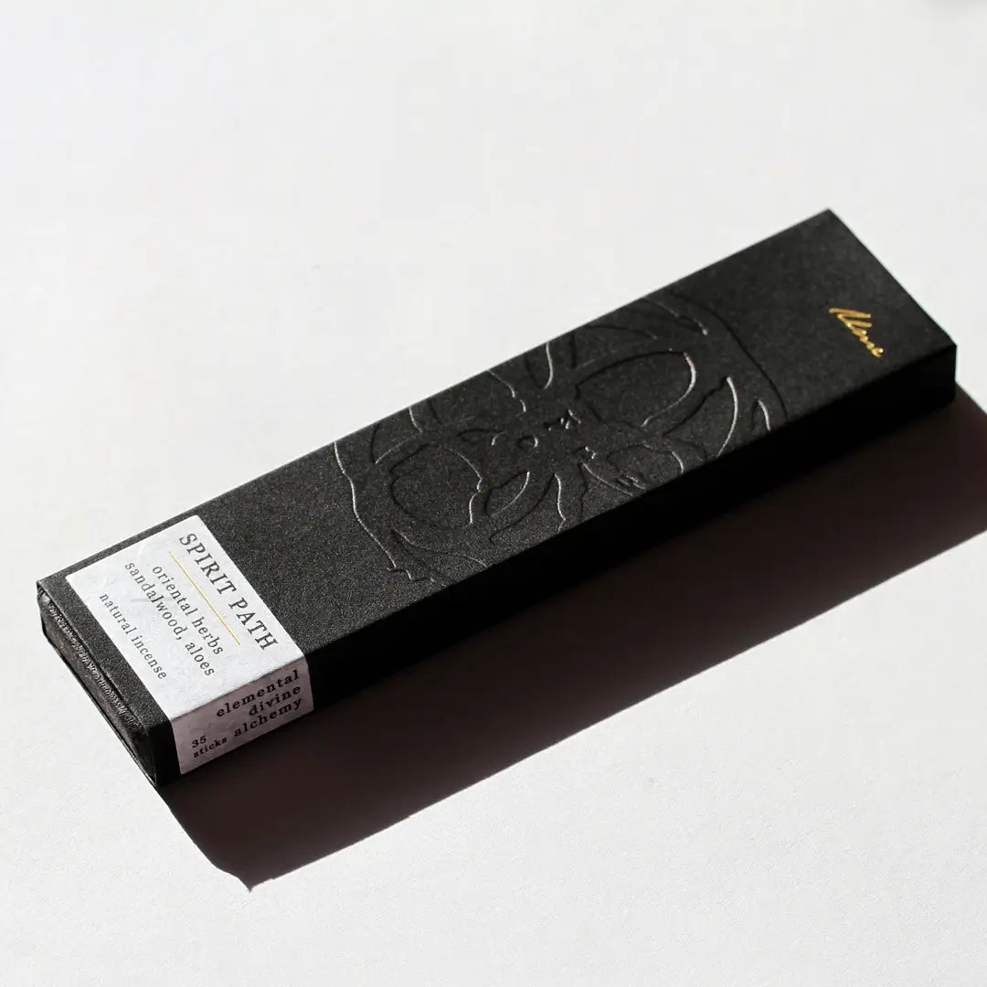 Sort røgelsesæske med naturlig sandeltræ og agarwood til mindfulness