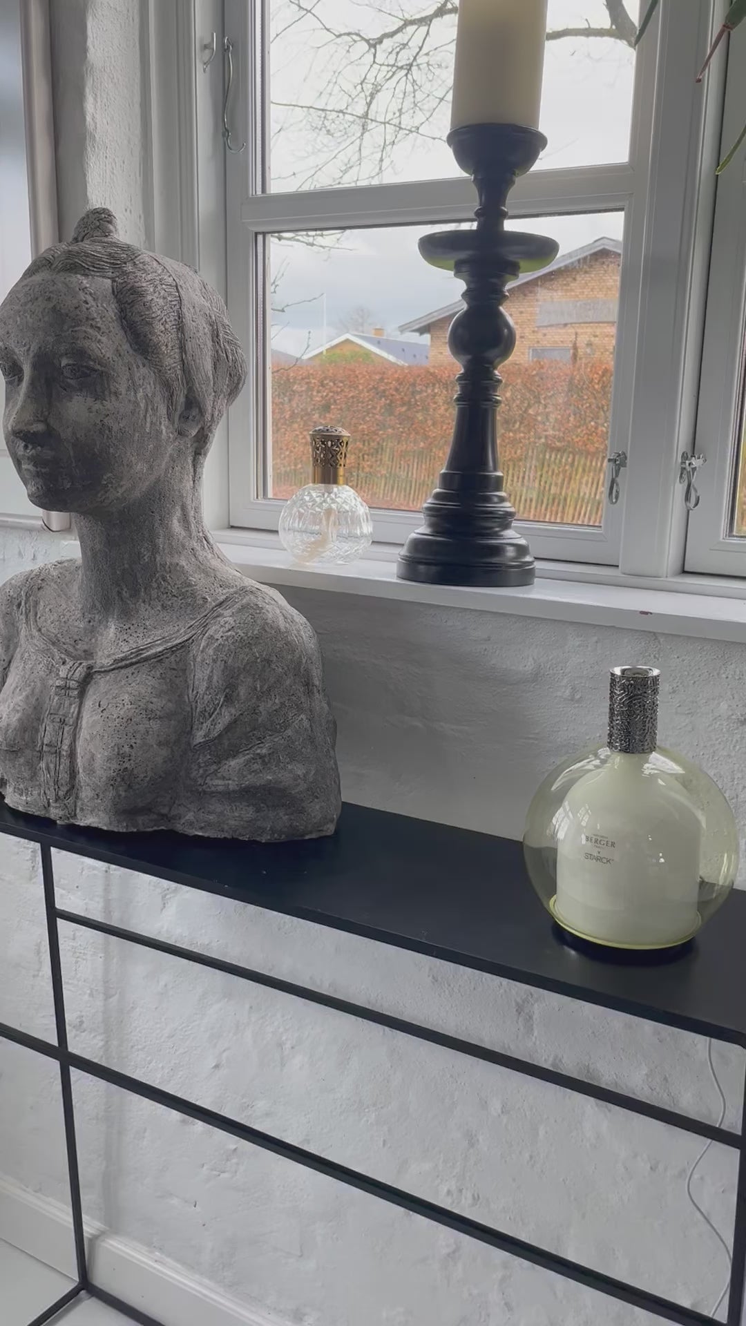Philippe Starck Diffuser &amp; Peau d’Ailleurs – et eksklusivt diffuser-sæt, der fylder dit hjem med friskhed, mystik og tidløs elegance inspireret af det ukendte.