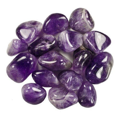 Ametyst krystallen står for INTUITION • RELAXATION • PEACE Ametyst krystallen er den ultimative spirituelle sten. Ametyst understøtter afslappende energi og er kendt for at dulme daglige stress. Renser dig og/eller dit hjem for negativ energi - skaber en rolig og fredelig atmosfære. En ametyst krystal er den helt rigtige krystal til soveværelset, da den tilskynder til afslappende søvn. Desuden er en kendt for at forstærke din intuition og styrker dine beslutningsevner.