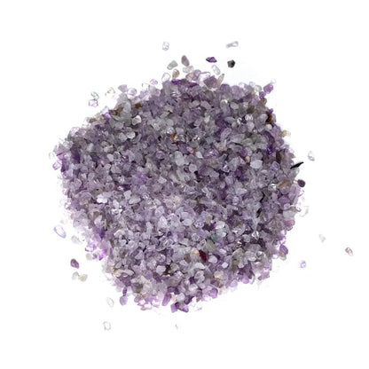 Ametyst krystalchips i lilla nuancer, naturlige krystaller til meditation og dekoration