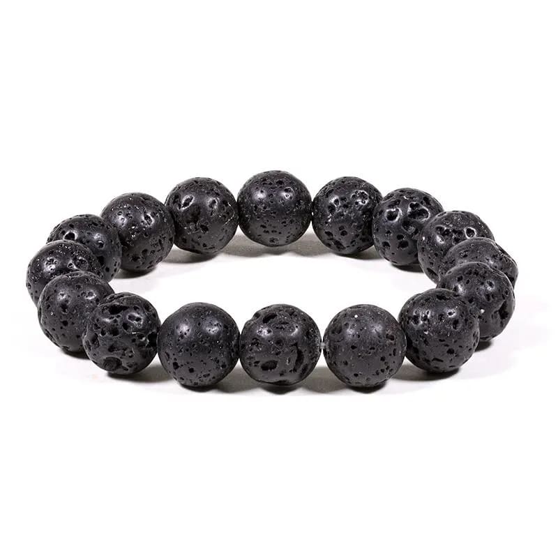 Nærbillede af lavasten armbånd med store perler til spirituelle smykker
