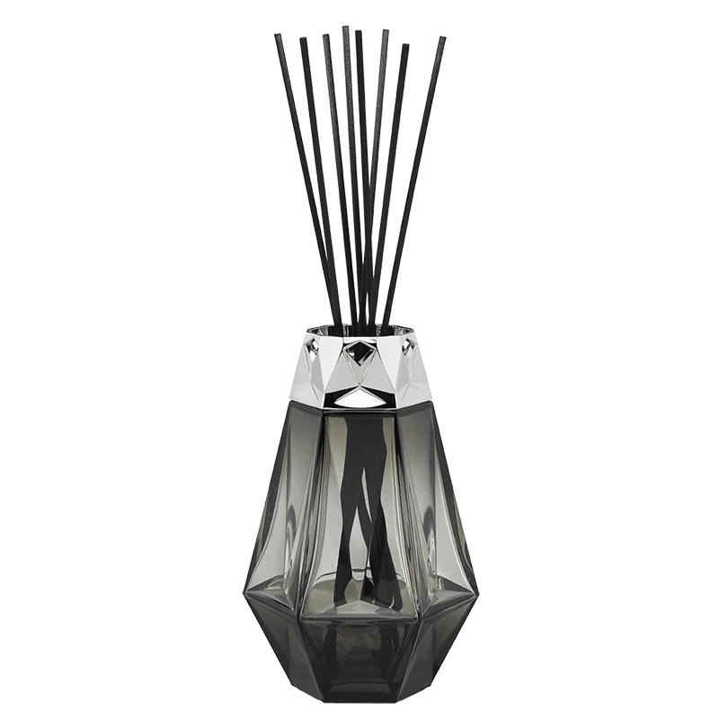 Wilderness Duftpinde - Prisme Flakon, Black &amp; 200ml Duft Refill - Krydret duft - Maison Berger