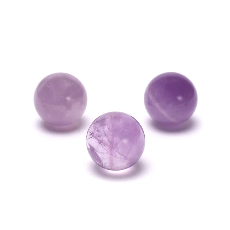 Ametyst krystalkugle i naturmaterialer, krystal til ro, balance &amp; intuition